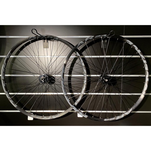 Paire Race Face AR24 29 Moyeu Formula Boost Shimano HG disc 6 trous